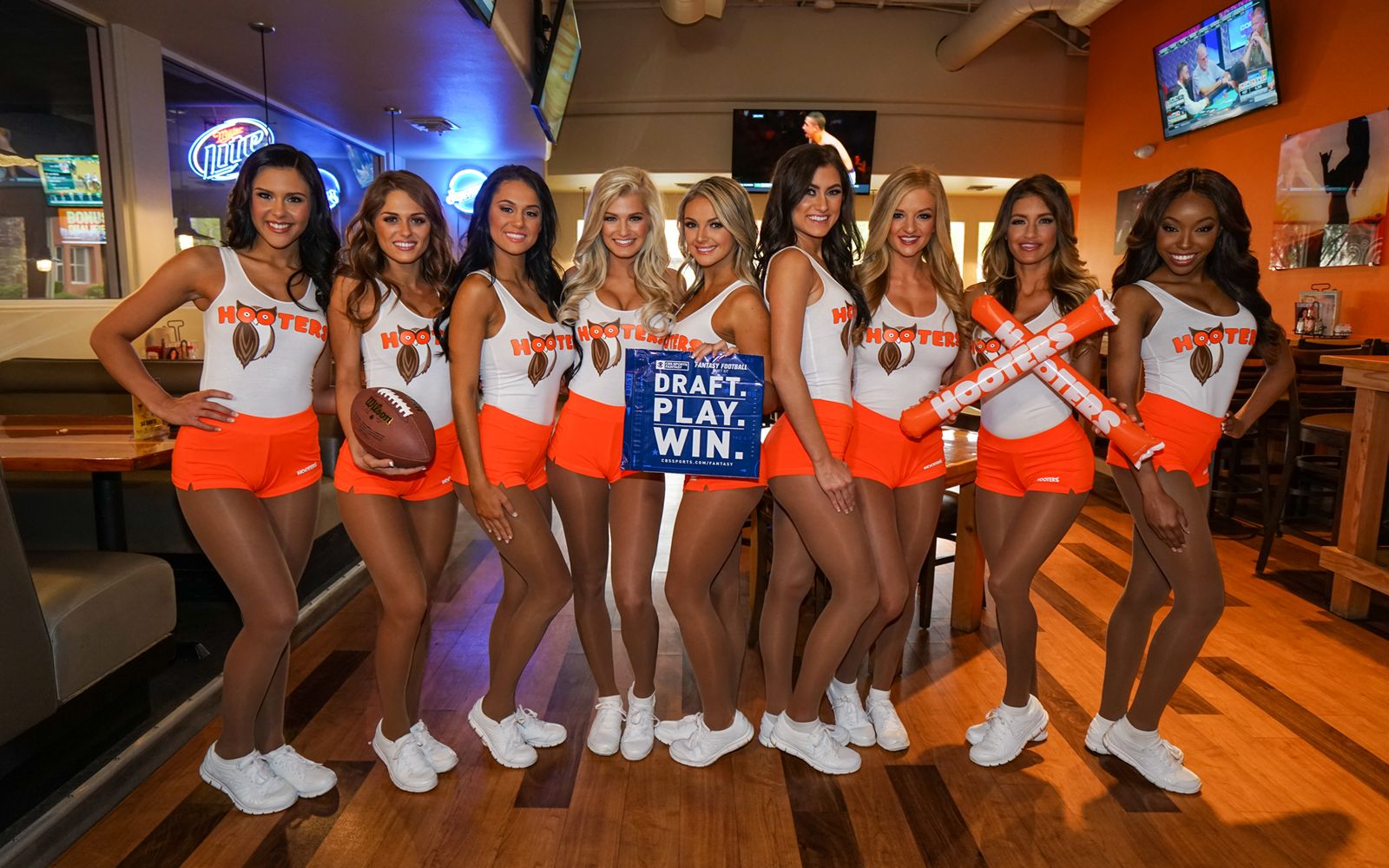 10 Fantasy Football Draft Party Tips To Win Big