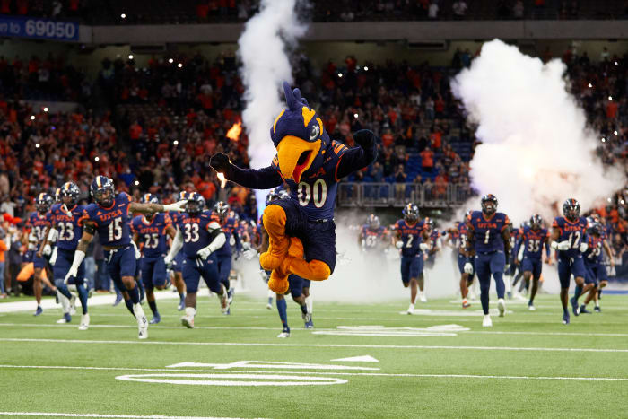 When Do Pro Football Games Start Today? Kickoff Times